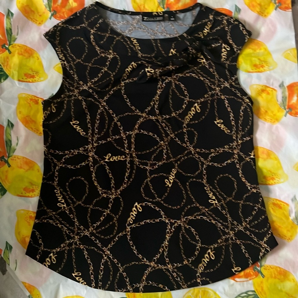NY&CO Women’s Black Short Sleeve LOVE Gold Chain Bow Trim Top SMALL